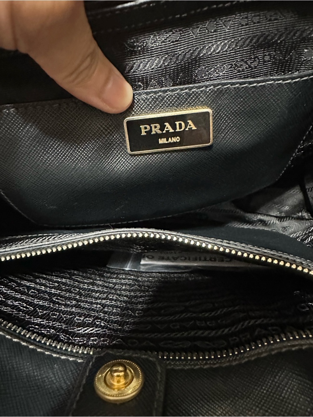 PRADA ❤️🌟BLACK SAFFIANO LUX LEATHER TOTE W/ WHITE SIDE PANELS ⭐️ - Picture 10 of 10